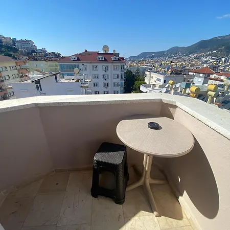 לינה וארוחת בוקר Hotel Alanya 3*