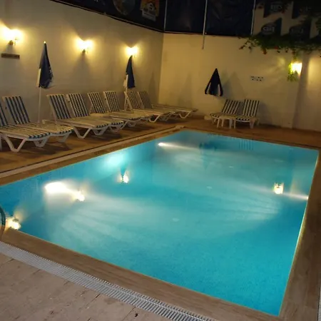 לינה וארוחת בוקר Hotel Alanya אלאניה