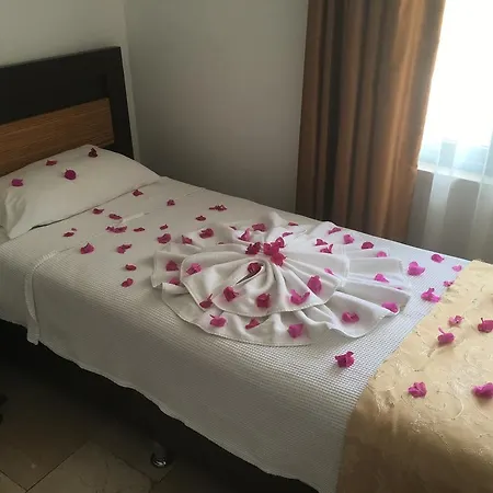 לינה וארוחת בוקר Hotel Alanya 3*